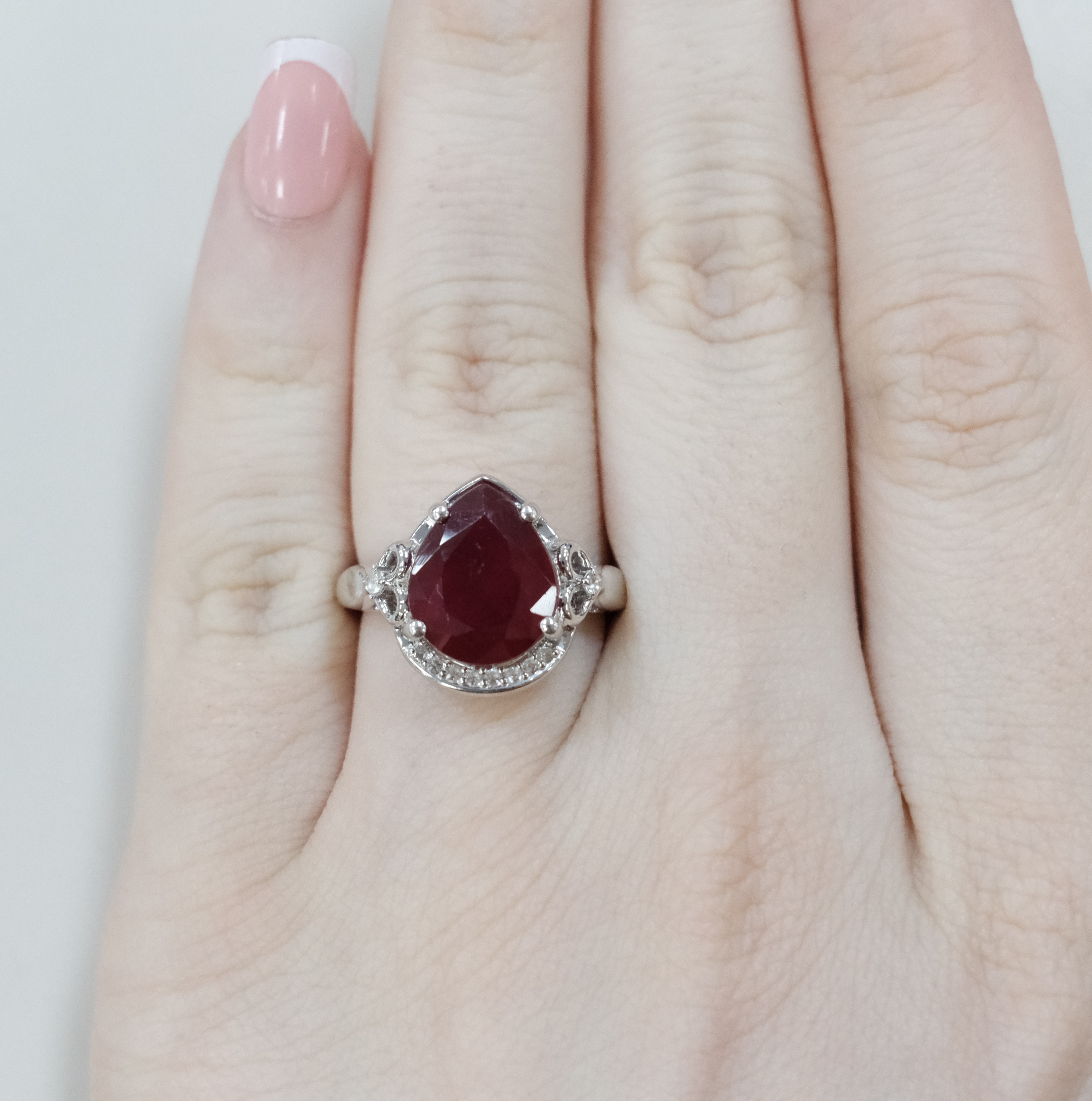 Серебряное кольцо с рубином